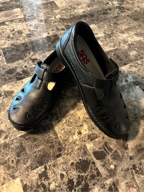 SAS Men’s Black Leather Slip-On Loafers with Cutout Design